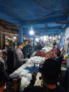 Kapolres Pelalawan Sidak Harga Pangan di Pasar Baru Pangkalan Kerinci Jelang Hari Raya Idul Fitri 1446 H