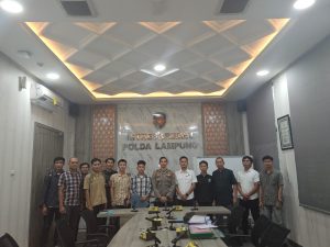 ALIANSI MAHASISWA PESISIR BARAT MELAKUKAN AKSI KEMANUSIAAN DI POLDA LAMPUNG MENGENAI KASUS PEMBUNUHAN KAKAK & ADIK di PEKON BATURAJA KECAMATAN PESISIR UTARA