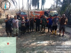 BPBD Siak Bersama Unsur Gabungan Tangani Karhutla di Dusun Takolu Kecamatan Kandis